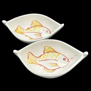 Vintage 2004 Maison Tommi Potterie Art Percé Boat Shaped Bowls Hand Painted Fish - Bild 1 von 14