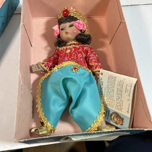 VINTAGE 8" MADAME ALEXANDER 1980er THAILAND PUPPE 567 IN BOX INTERNATIONALE SERIE! - Bild 1 von 6