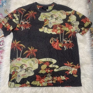 Pacsun Herren T-Shirt Dia de Muertos All Over Print Floral Goth Skulls Gr. XL - Bild 1 von 6
