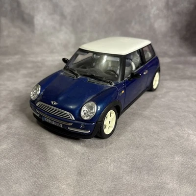 MINI COOPER BY BURAGO 2001 BLUE AND WHITE MADE IN ITALY 1/18 SCALE DIECAST CAR - Image 1 of 4