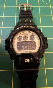 Reloj digital Casio G Shock DW 6900CB 3230 negro dorado - Imagen 1 de 7