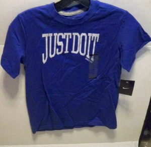 CAMISETA PARA NIÑOS JÓVENES NIKE JDI JUST DO IT LOGOTIPO GRÁFICO AZUL NUEVA $25 493 - Imagen 1 de 1