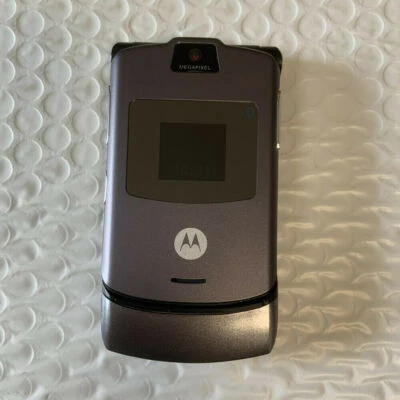 Motorola RAZR V3 Unlocked Flip GSM 850 /900 /1800 /1900 Bluetooth  Mobile Phone - Image 1 of 4