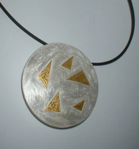 Disco colgante, diámetro 56 mm, plata fina 999, oro 750, diseño de llama - Imagen 1 de 2