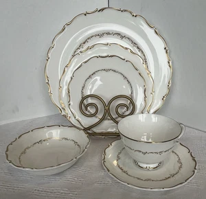 Royal Doulton Richelieu Pattern 6 Piece Place Setting H4957 - Bone China-Nice!! - Picture 1 of 12
