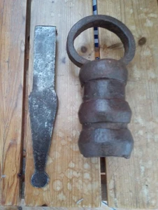 Antikes handgearbeitetes Vorhängeschloss m. Spezialschlüssel ca. 19.Jhrdt. - Bild 1 von 3