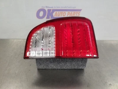 01 2001 LEXUS LX470 PUERTA LEVADIZA INFERIOR MONTADA LUZ TRASERA LÁMPARA CONDUCTOR IZQUIERDO Foto 1 de 4