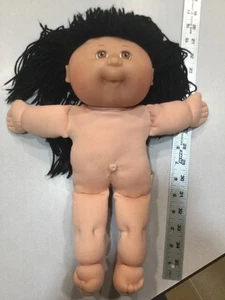 Cabbage Patch bambola per bambini occhi bordati capelli neri - Foto 1 di 14