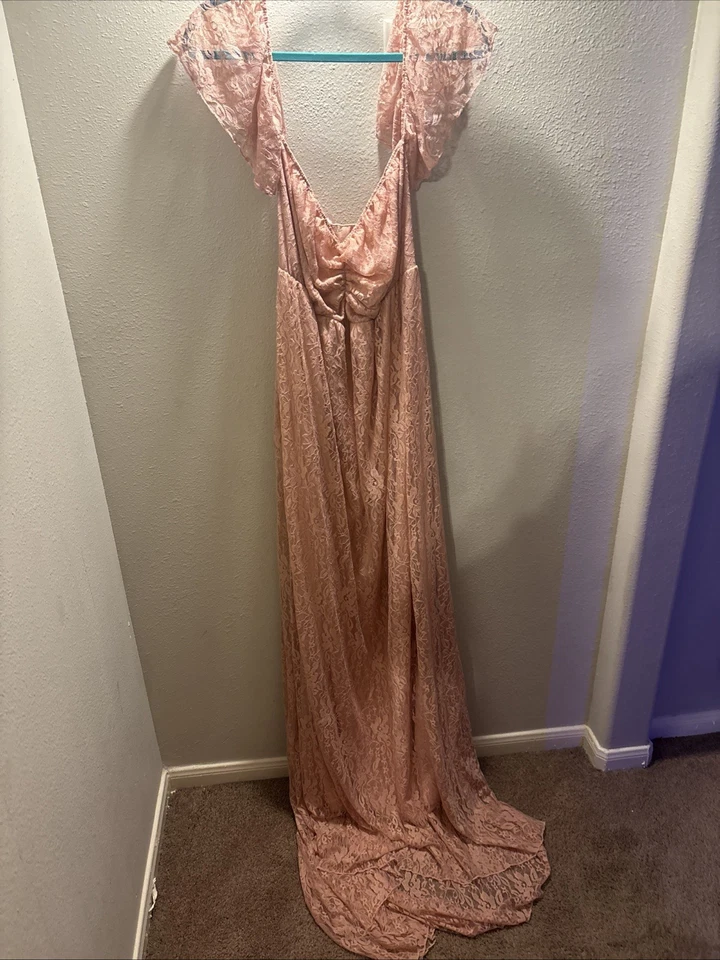 Large Woman’s Maternity Lace Dress Perfect For Your Photoshoot Fitted Waist 2 La - Image 1 of 4