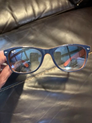 Gafas de sol Ray Ban para mujer 1 lente agrietada Foto 1 de 4