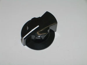 GC 109B CHICAGO DAKA-WARE FLUTED CHICKEN HEAD DIAL POINTER RADIO KNOB BRASS 1PC - Picture 1 of 5