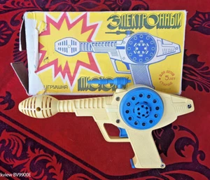 VINTAGE RARE ORIGINAL SOVIET USSR SIGNAL TOY PISTOL  SPACE BLASTER!! new! - Picture 1 of 12