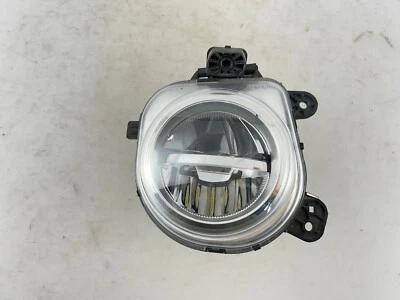 OEM | 2014 -- 2018 BMW X3 / X4 LED luz antiniebla (derecha/pasajero) Foto 1 de 4
