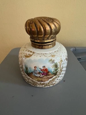 Hermosa tapa de porcelana blanca y dorada pintada a mano de 4" de alto InkWell de colección Foto 1 de 4