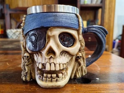 Taza de cerveza calavera pirata 3D - resina de acero inoxidable 304 con runa grabada Foto 1 de 3