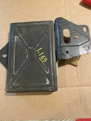 Módulo de control ABS 1988-1989 Mazda 626 o MX6 GJ25 67 650 Foto 1 de 3