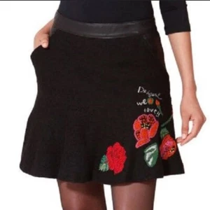 Minifalda vintage Desigual negra multicolor bordada floral línea A talla EU 38 - Imagen 1 de 13