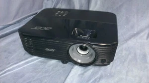 Acer X1223h HDMI VGA Home Cinema projector - Picture 1 of 3