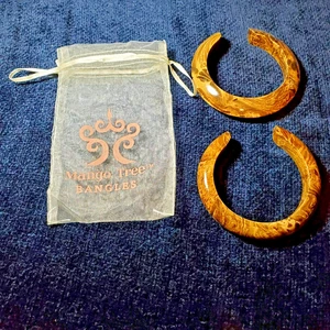Mangobaum Holz Armreif Armbänder 2er Set Tigerauge Muster Original Taschenarmreifen - Bild 1 von 5