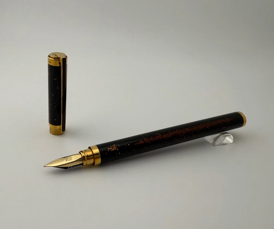 S.T. Dupont Gatsby Laque De Chine Gold Brown Lacquer Fountain Pen 18K Gold Nib - Image 1 of 4