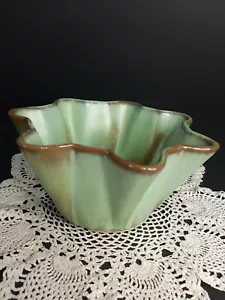 Frankoma kannelierter Übertopf oder Vase #F33 grün braun - Bild 1 von 5