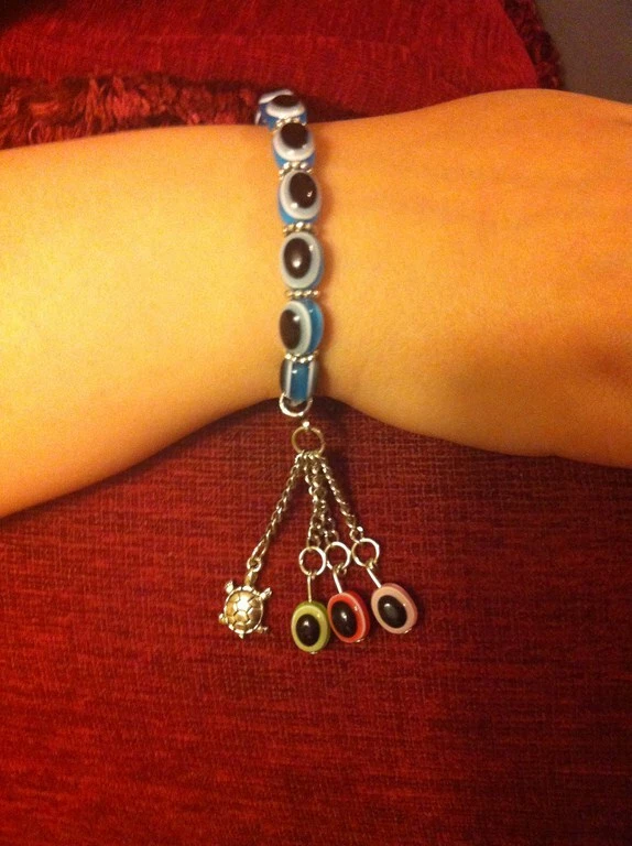  Pulsera de cuentas de mal de ojo azul claro hecha a mano # Foto 1 de 4