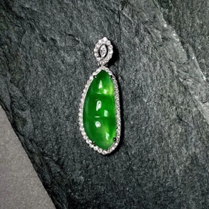【KATHY JADE】Icy Emerald Green Beans Jadeite Jade Pendant 《Grade A》 - Picture 1 of 1