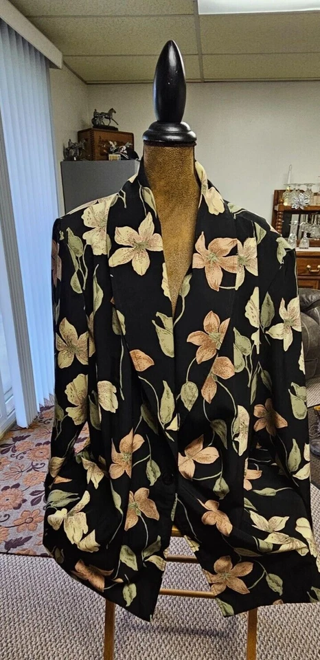 Blazer Fashion Bug Talla 26-28 Negro Floral Foto 1 de 4