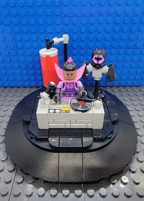 LEGO Spider-Man Across The Spider-Verse 71050 Prowler CMF con saco de boxeo y mesa de DJ Foto 1 de 4