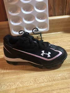 girls baseball cleats