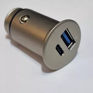 New Dual Twin USB Port Car Cigarette Socket Charger For MOTOROLA Mobile Phone - Picture 1 of 3