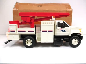 DG PRODUCTIONS - GPU ENERGY GMC TOPKICK UTILITY BUCKET TRUCK - LIGHTS 1/25 - Picture 1 of 17