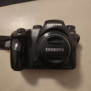 Samsung NX1 Kit + Multiple Lenses & Pro Accessories Bundle - Picture 1 of 24