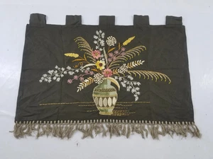 Arazzo da parete vintage ricamato scena floreale 102x61 cm - Foto 1 di 12