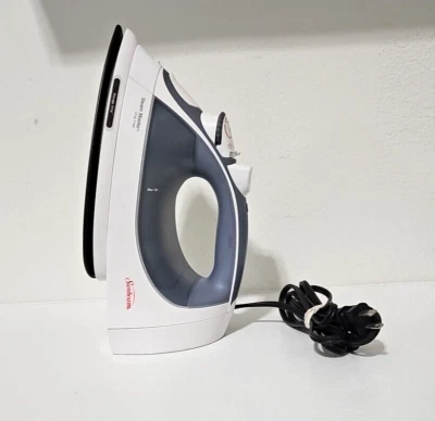 Plancha profesional de tamaño completo Sunbeam GreenSense SteamMaster modelo 4222 sin goteo Foto 1 de 4