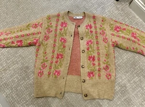 Women’s Zara Floral Jacquard Cardigan Sweater Large Tan Pink Thick Heavy Blend - Picture 1 of 8