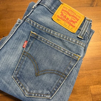 Pantalones de mezclilla azul ajustados Levi's 505 de corte regular para mujer talla 14 Foto 1 de 4