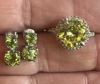  Conjunto de anillo y pendientes de cóctel de peridoto de imitación los pendientes marcados en plata 925 Foto 1 de 4