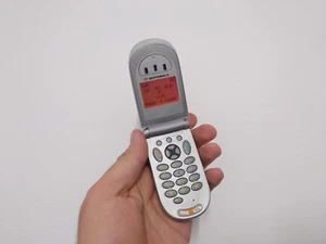 Raro Funcionamiento Motorola V66e Plateado (Desbloqueado) Teléfono Móvil Abatible Retro V66 Genuino - Imagen 1 de 14
