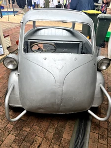 Isetta Bubble Cars (BMW) x 2 - Picture 1 of 24