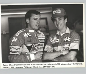 Foto de prensa vintage 1987 ganadores de carreras de autos Johnny Rutherford & O'Connor - Imagen 1 de 2