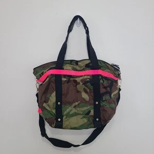Bolso de hombro grande The ANDI Tote camuflado - Imagen 1 de 13