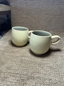 Tazas Denby Fire amarillo y salvia curva x2 - Imagen 1 de 3