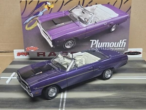 GMP ACME 1:18 1970 PLYMOUTH ROAD RUNNER CONVERTIBLE- IN VIOLET W/ WHITE INTERIOR - Picture 1 of 13
