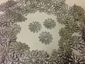 100 Fabric Glittery Padded Flower Motifs 4 Card Craft Sewing Dresses & Wedding - Picture 1 of 3