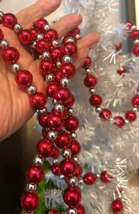 Vintage 9-10 Fuß ROT Silber Metallic Quecksilber Glasoptik Kunststoff Weihnachten große Perlen GIRLANDE - Bild 1 von 12