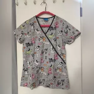 XSmall Women’s Light Grey Scrub Top with Puppy Dog and Hearts - Picture 1 of 8