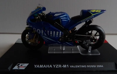 1/24 moto YAMAHA YZR-M1 Valentino Rossi 2004 sur socle - Photo 1/4