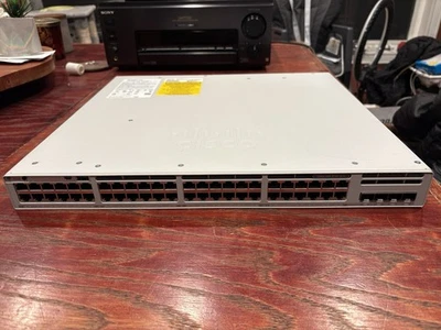 Cisco Catalyst C9300L-48P-4G-A 48 puertos, conmutador PoE+ serie 9300L fuente de alimentación doble Foto 1 de 4