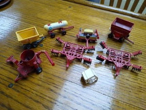 ERTL International Harvester 1/64 Scale Lot Of 8 PCs Most Just Rough /Cab Case - Picture 1 of 4
